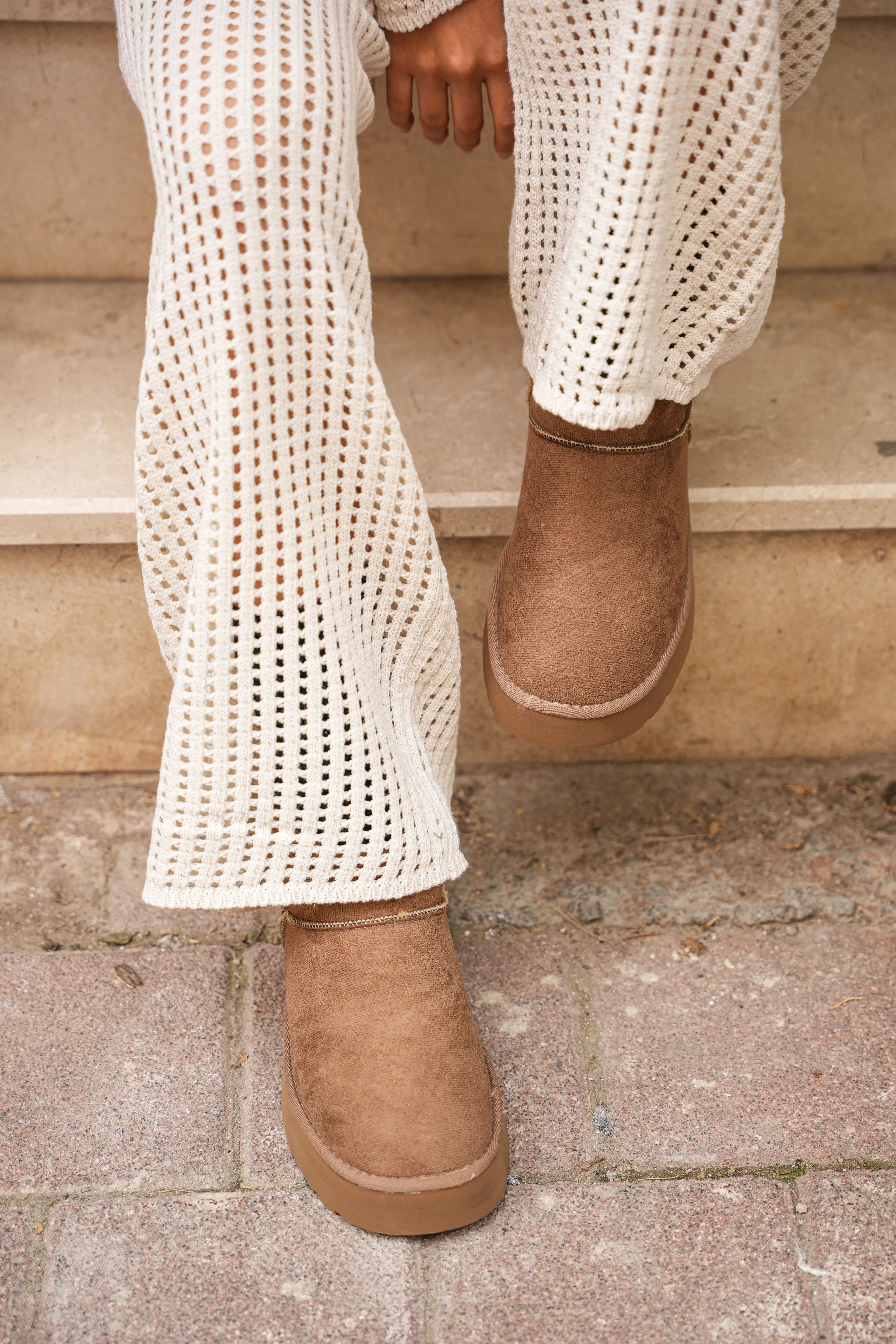 Mini Koyu Bej Süet İçi Kürklü Kalın Taban Kadın Bot Soul