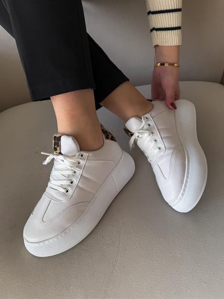 Kadın Sneaker Beyaz Yüksek Taban Bağcıklı Spor Ayakkabı Leopar Desenli Azin