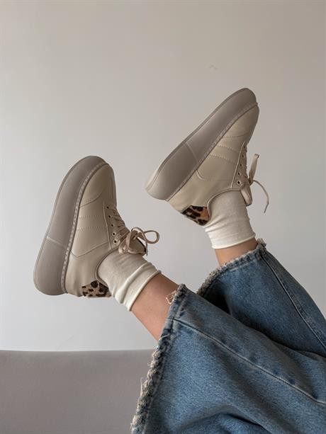 Kadın Sneaker Bej Yüksek Taban Bağcıklı Spor Ayakkabı Leopar Desenli Azin