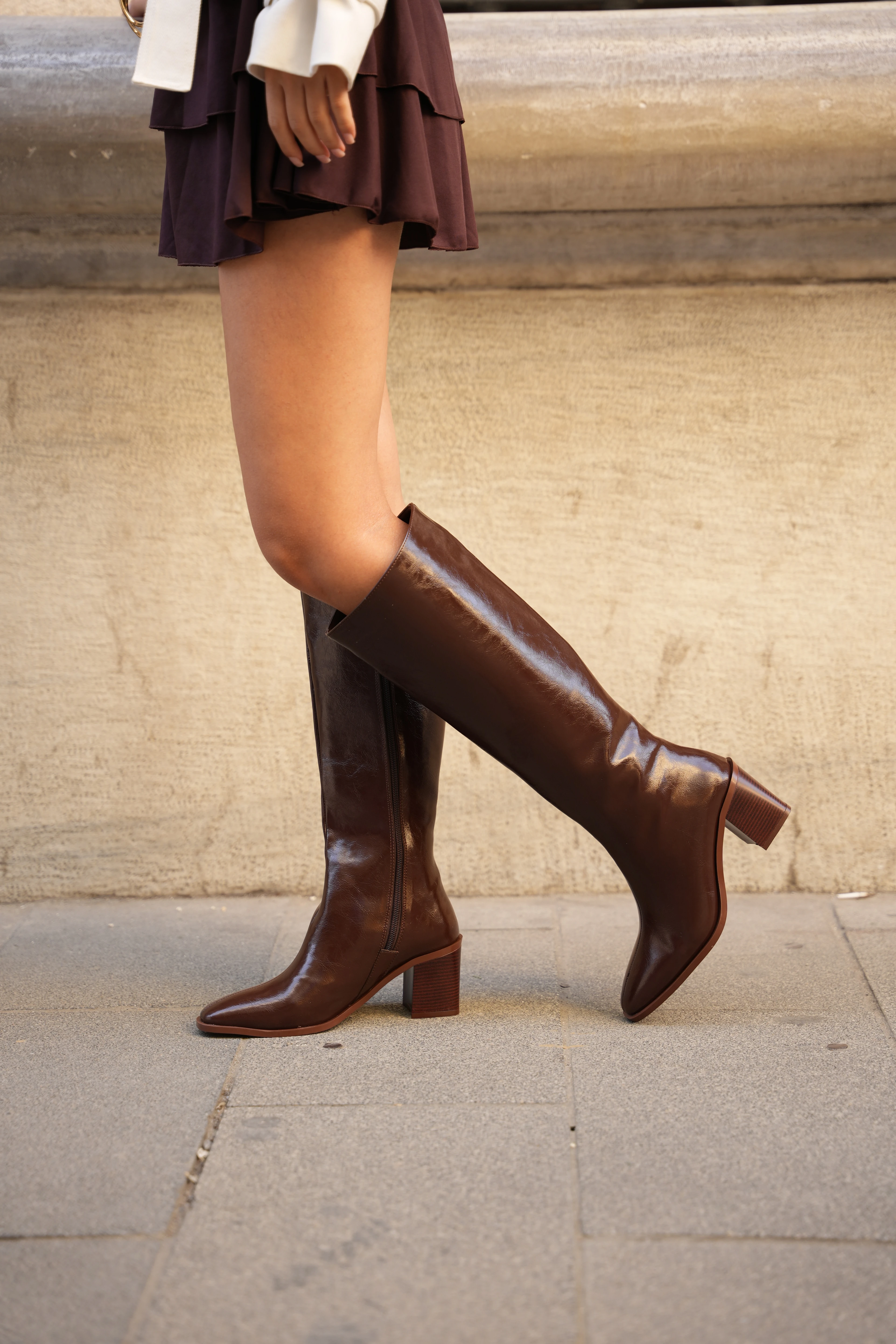 Laya Kahve Kırışık Rugan Sivri Burun Fermuar Detay Topuklu Kadın Çizme