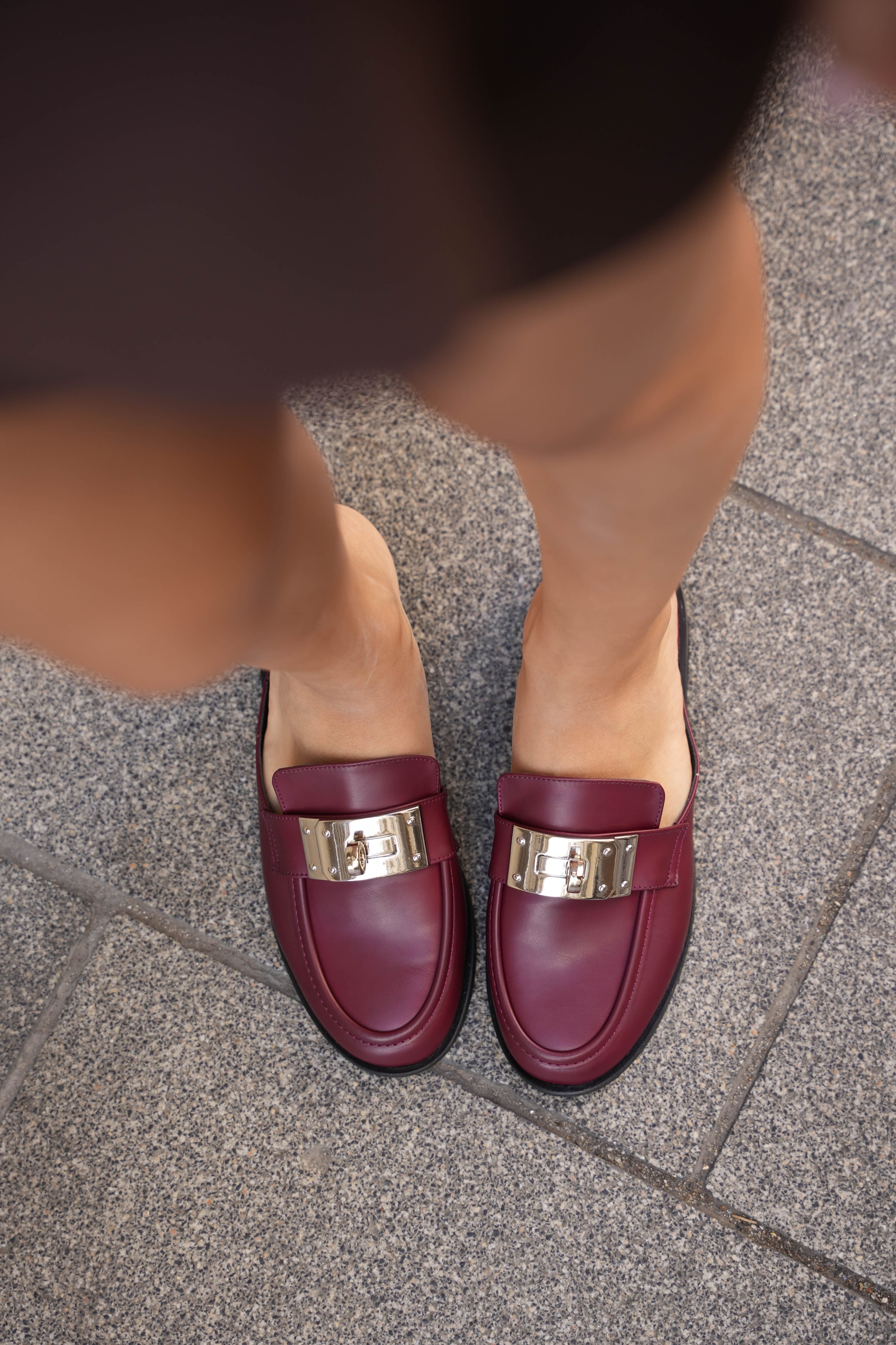 Kadın Bordo Metal Tokalı Burnu Kapalı  Mule Loafer Terlik