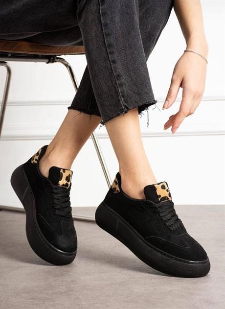 Kadın Sneaker Siyah Süet Yüksek Taban Bağcıklı Spor Ayakkabı Leopar Desenli Azin