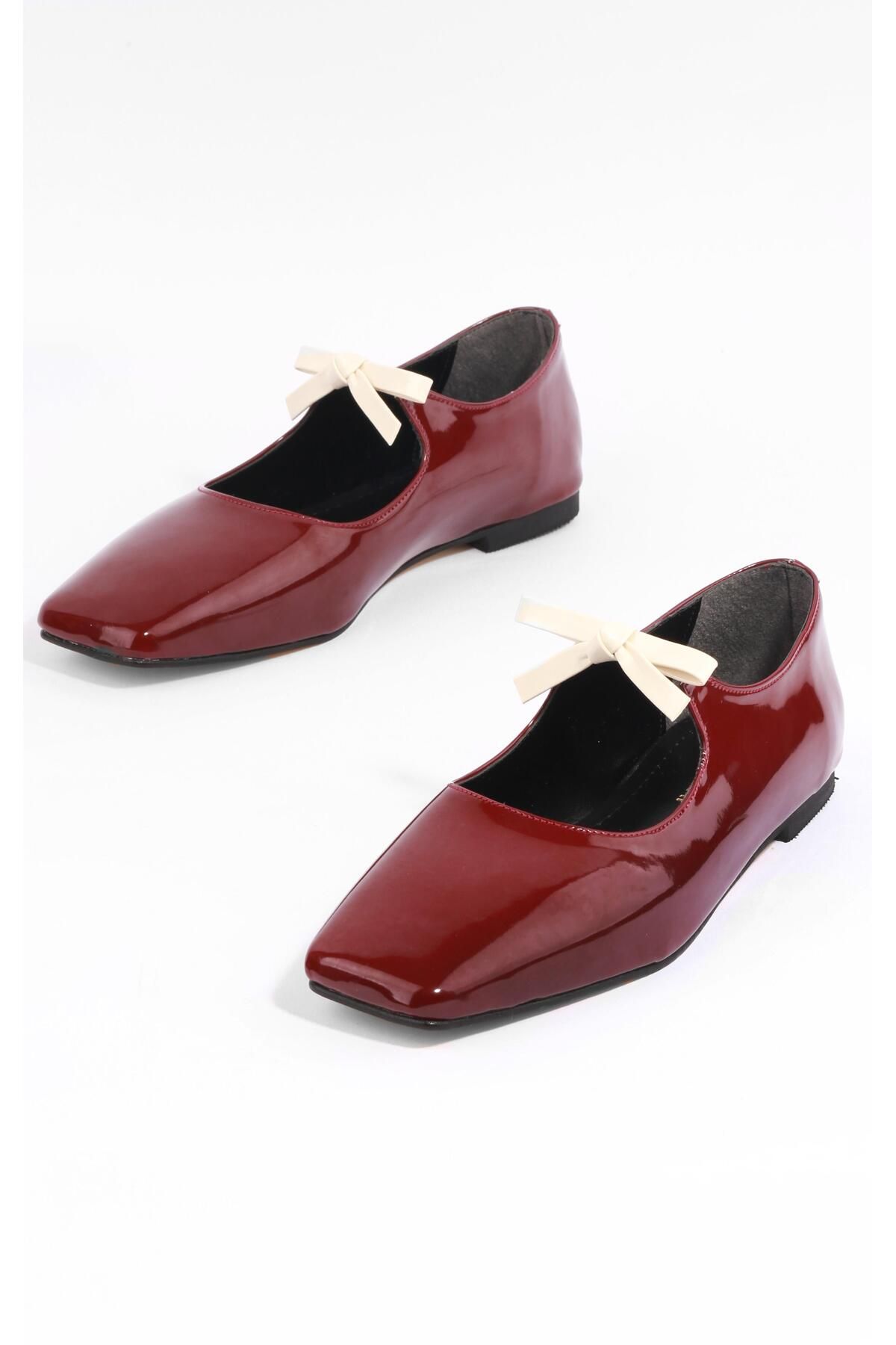 Bowin Bordo Küt Burun Kurdale Detaylı Kadın Babet