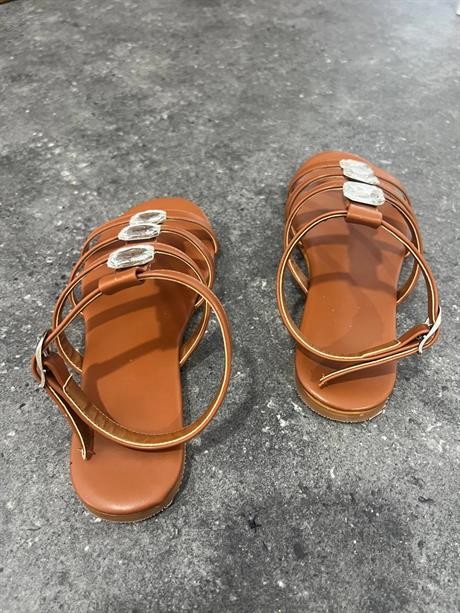 Hola Taba Mat Taş Detay Kemerli Düz Taban Kadın Sandalet