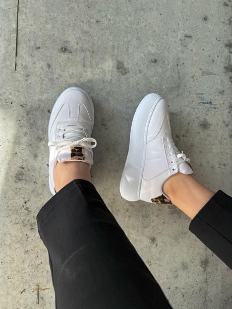 Kadın Sneaker Beyaz Yüksek Taban Bağcıklı Spor Ayakkabı Leopar Desenli Azin