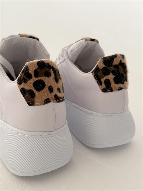 Kadın Sneaker Beyaz Yüksek Taban Bağcıklı Spor Ayakkabı Leopar Desenli Azin