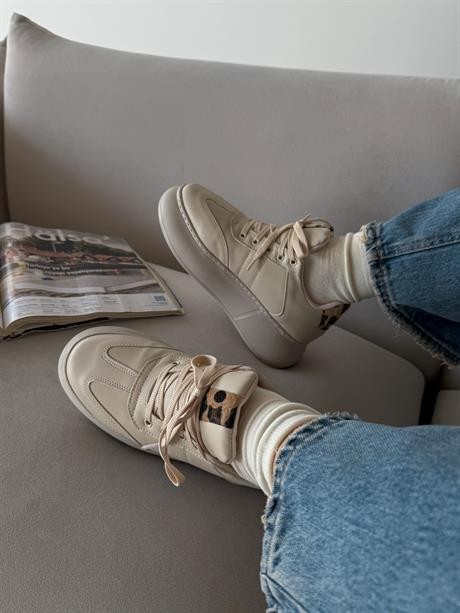 Kadın Sneaker Bej Yüksek Taban Bağcıklı Spor Ayakkabı Leopar Desenli Azin