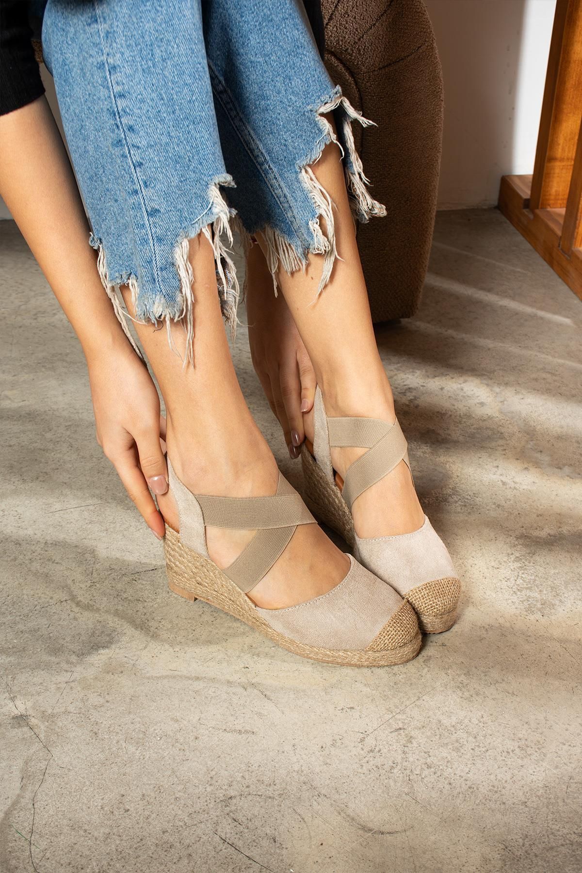 Kadın maye Dolgutopuk Hasır Detaylı Bej Süet Espardil Sandalet