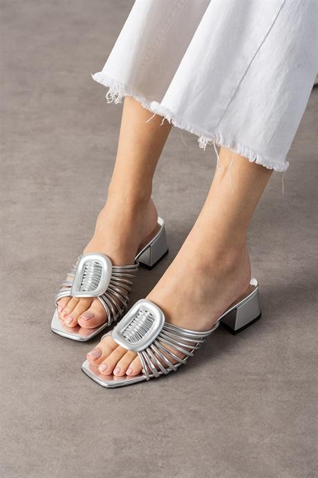Kadın GümüşTerlik Alçak Topuk Tokalı Biyeli Cleja 4 CM