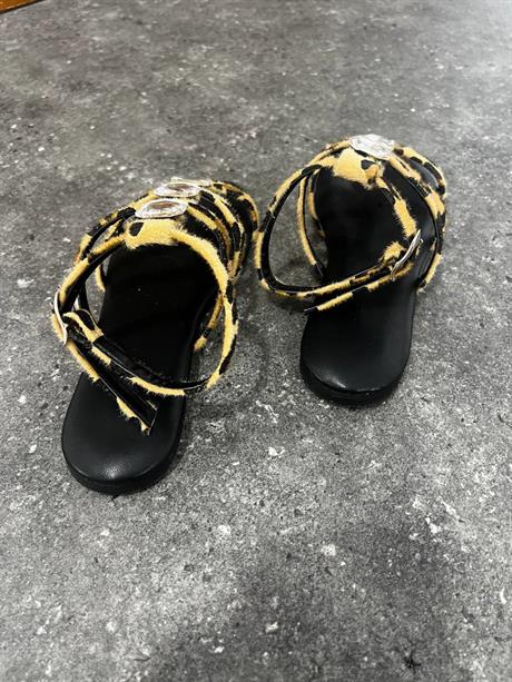 Hola Leopar Mat Taş Detay Kemerli Düz Taban Kadın Sandalet