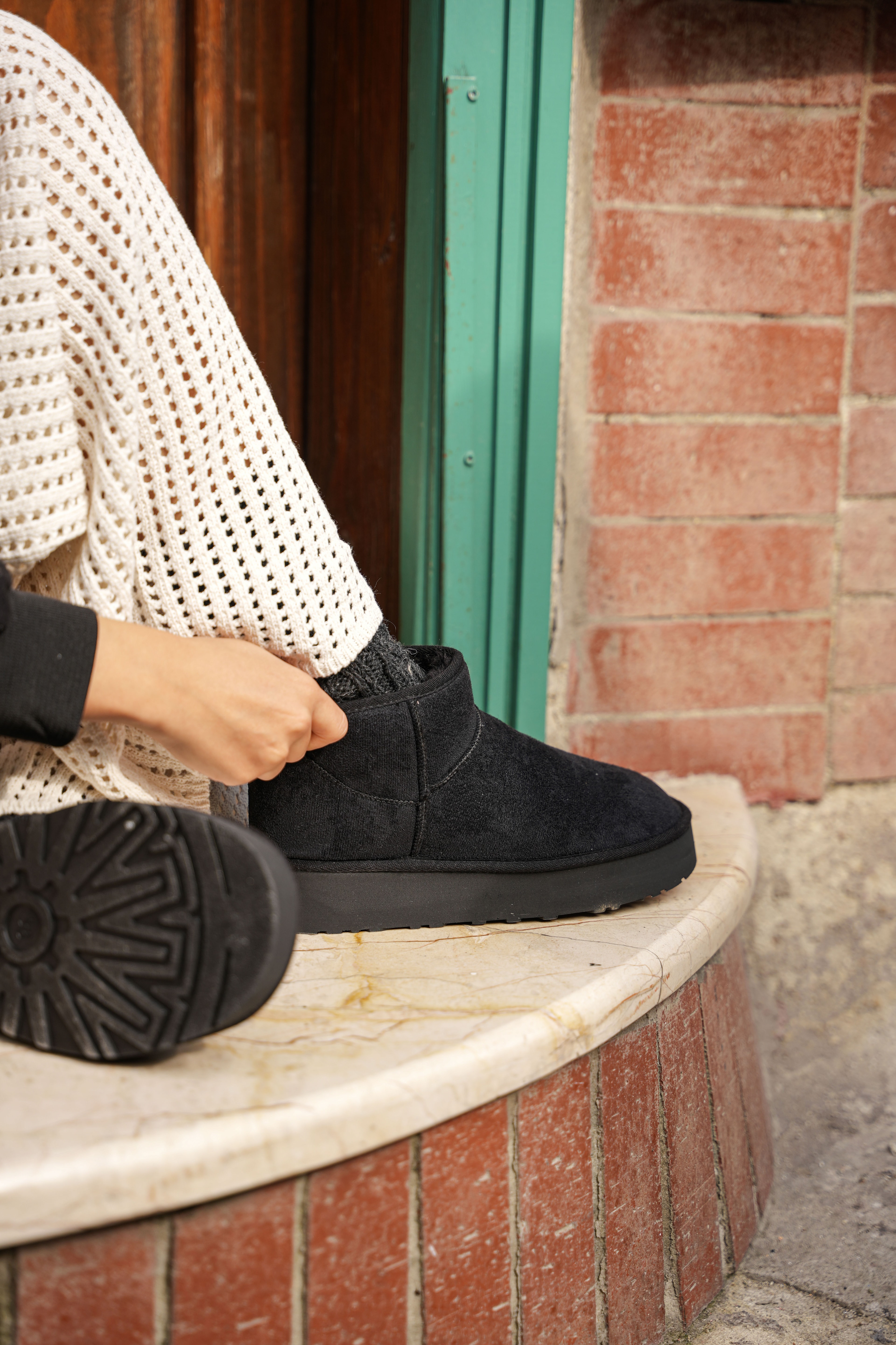 Kadın Mini Siyah Süet Içi Kürklü Kalın Taban Kadın Bot Perissa