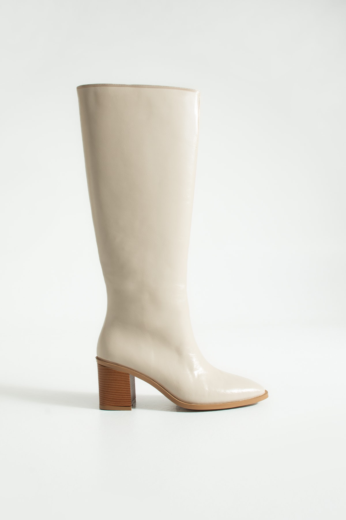 Laya Bej  Kırışık Rugan Sivri Burun Fermuar Detay Topuklu Kadın Çizme