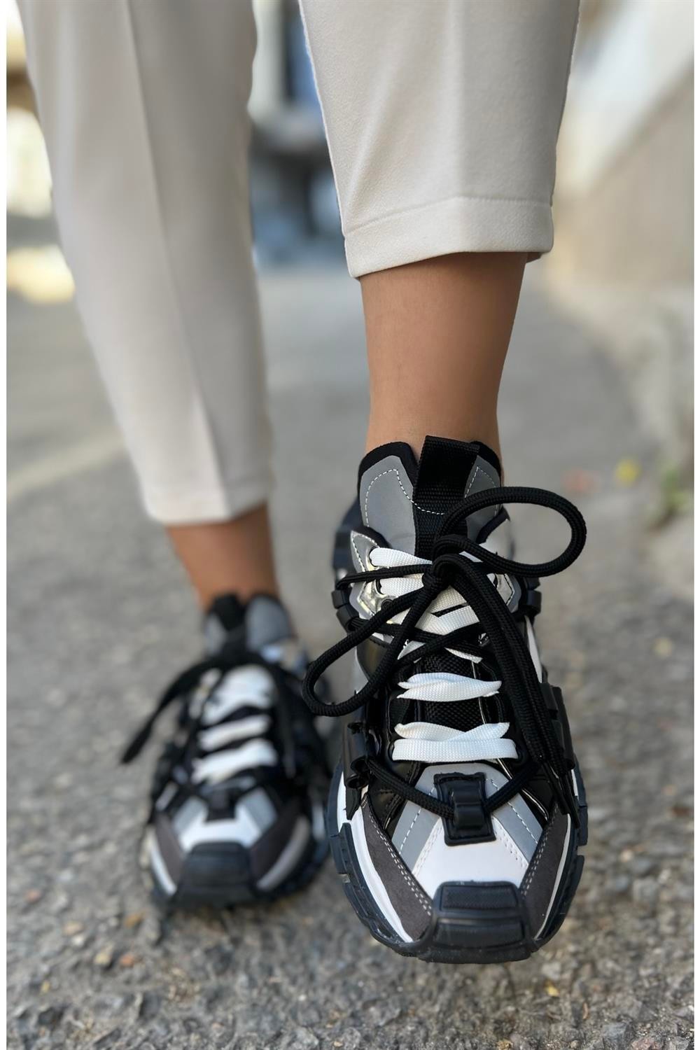 Kadın lopez Siyah Beyaz Bağcık Detaylı Sneaker Spor Ayakkabı