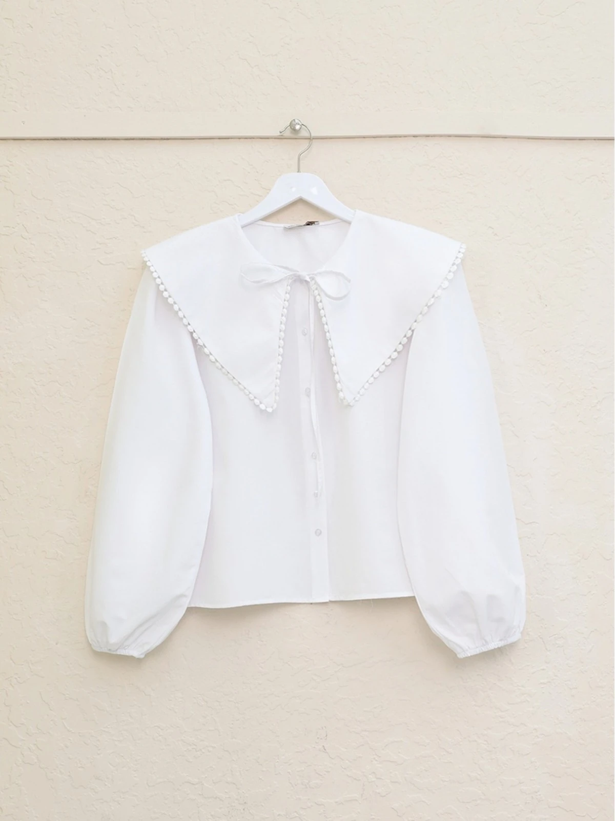 Önlük Yaka Bağlamalı Kolu Lastikli Gömlek -Beyaz