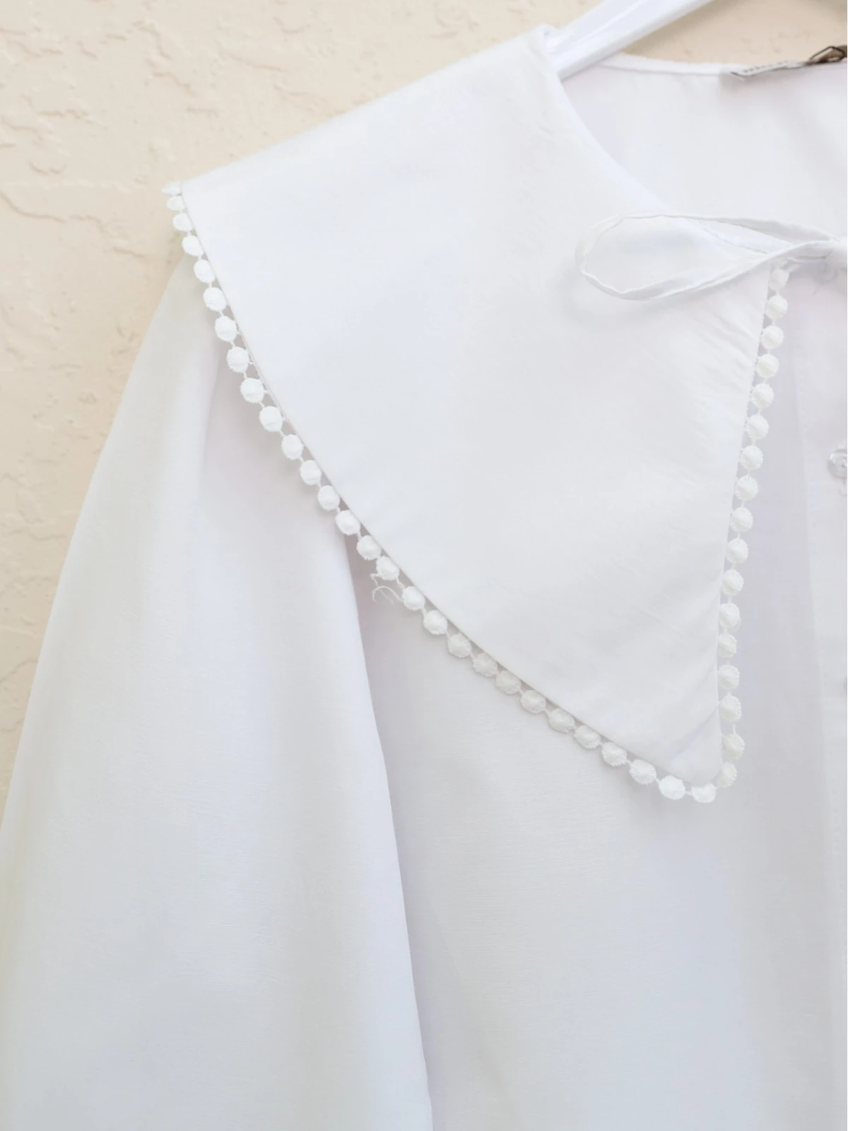 Önlük Yaka Bağlamalı Kolu Lastikli Gömlek -Beyaz