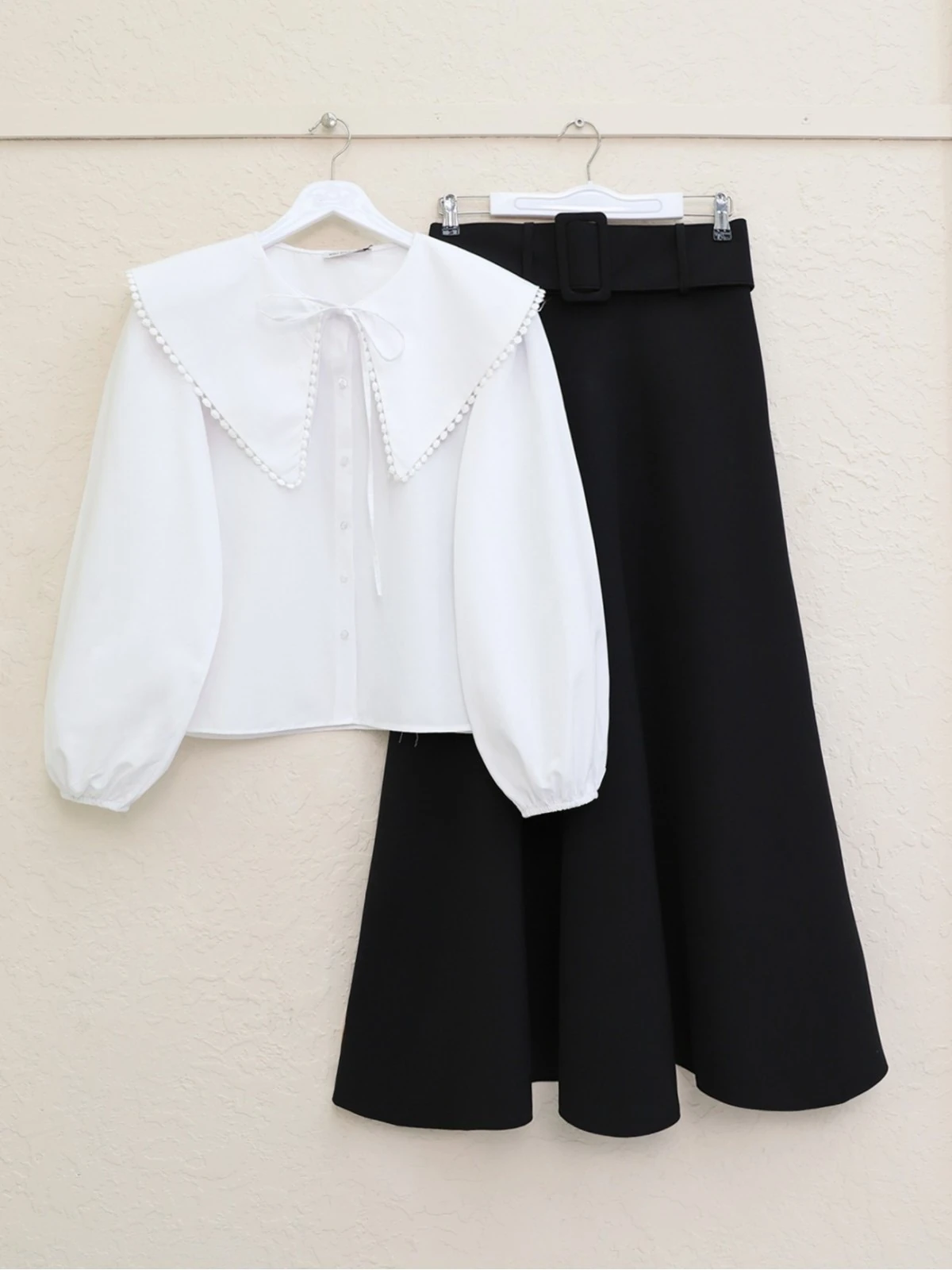 Önlük Yaka Bağlamalı Kolu Lastikli Gömlek -Beyaz