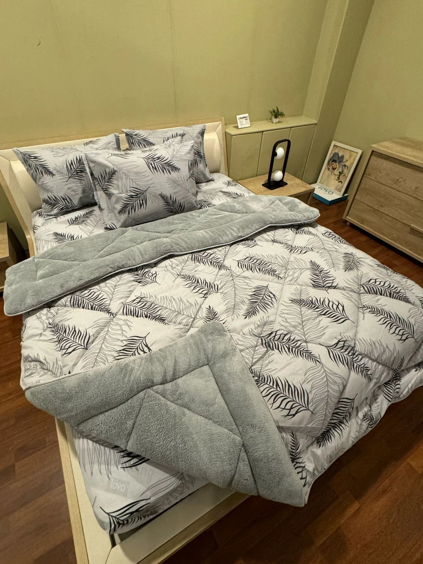 Yaprak Desenli Gri Çift Kişilik Welsoft Pufidik Uyku Seti  (Lastikli Çarşaflı)