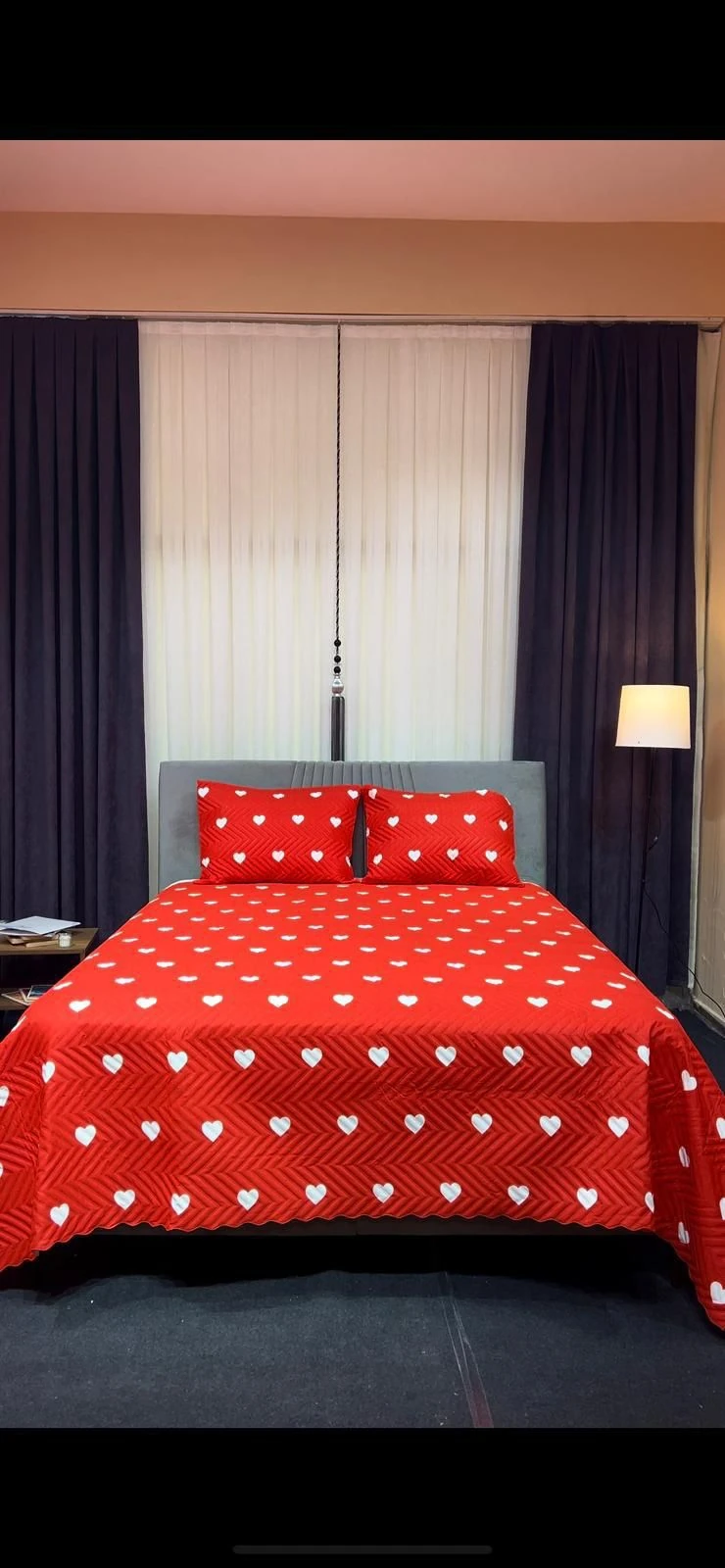 Kalp Desen Ultrasonik Çift Kişilik Yatak Örtüsü Takımı  - Kırmızı Üstüne Beyaz Kalp