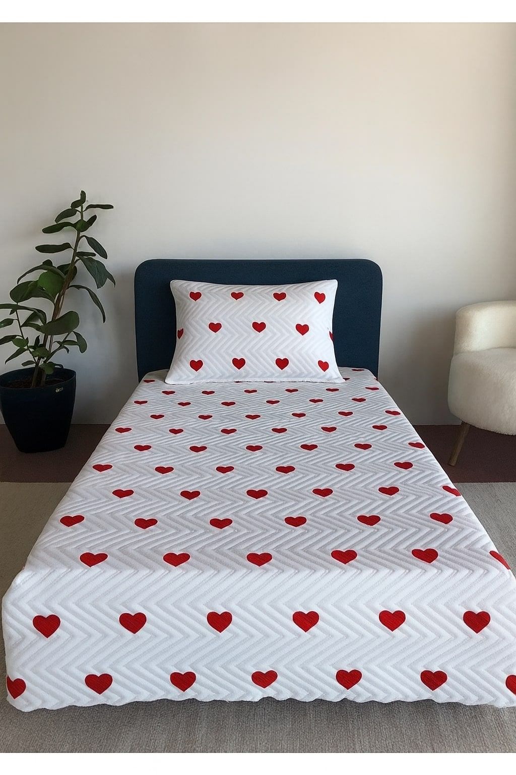 Kalp Desen Ultrasonik Tek Kişilik Yatak Örtüsü Takımı - Beyaz Üstüne Kırmızı Kalp