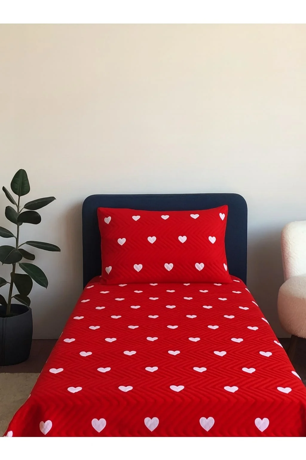 Kalp Desen Ultrasonik Tek Kişilik Yatak Örtüsü Takımı - Kırmızı Üstüne Beyaz Kalp