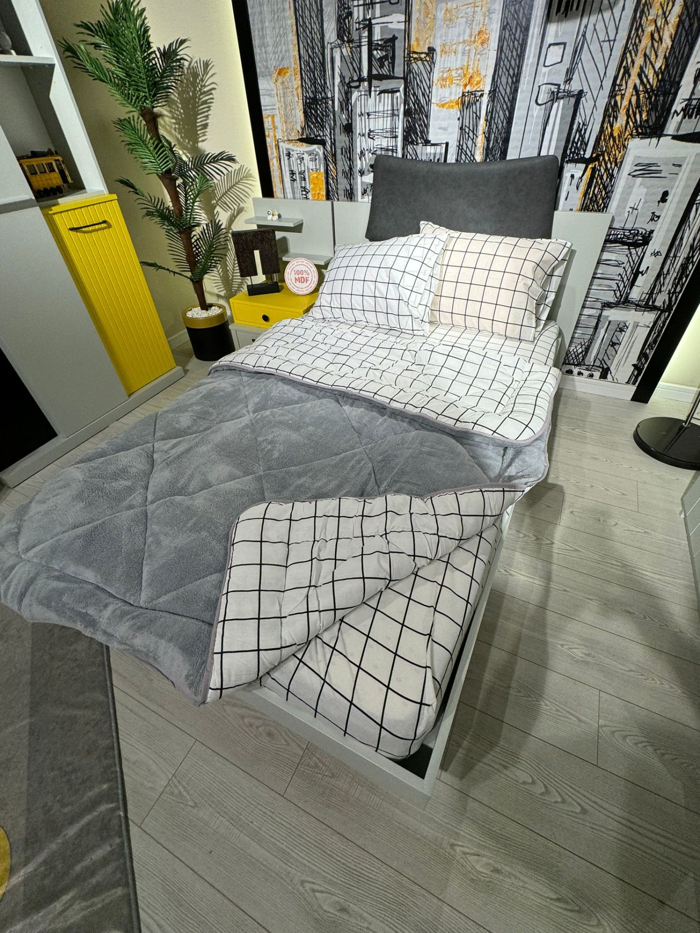 Beyaz Üzerine Siyah Çizgili Tek Kişilik Welsoft Pufidik Uyku Seti  (Lastikli Çarşaflı)