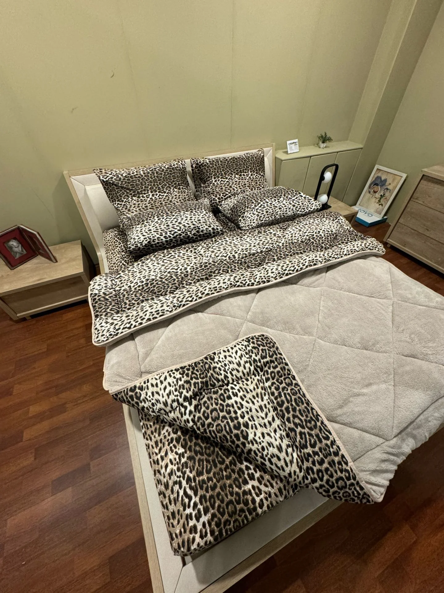 Leopar Desenli Çift Kişilik Welsoft Pufidik Uyku Seti  (Lastikli Çarşaflı)