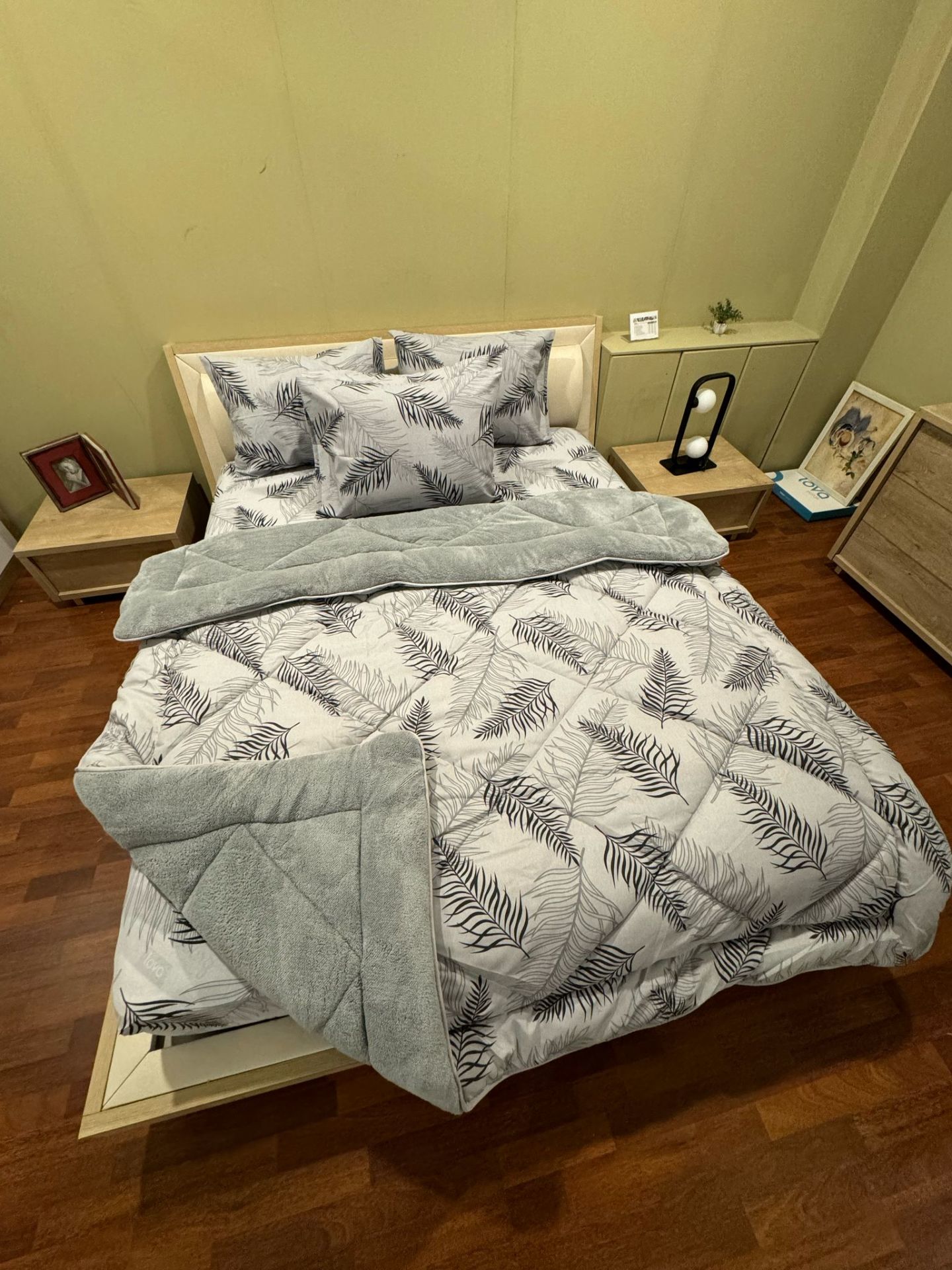 Yaprak Desenli Gri Çift Kişilik Welsoft Pufidik Uyku Seti  (Lastikli Çarşaflı)