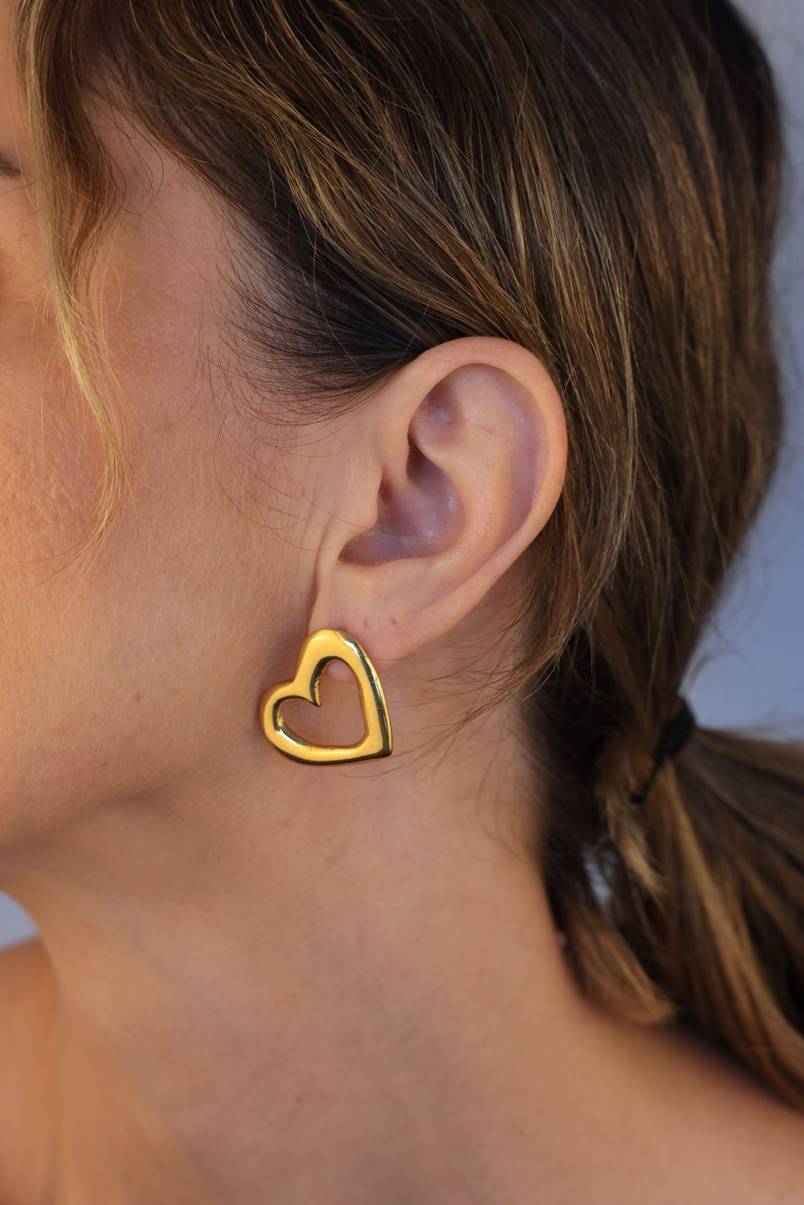 OPEN HEART EARRINGS 