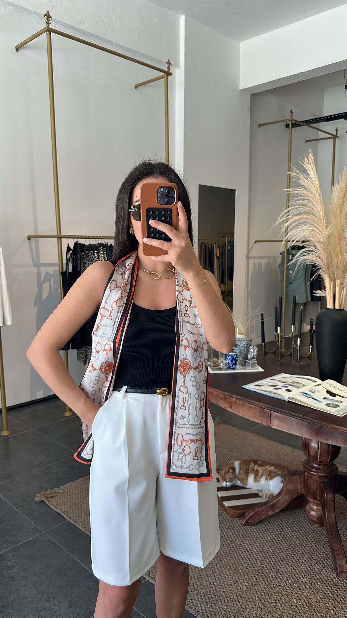 2830 Beyaz Bermuda Şort