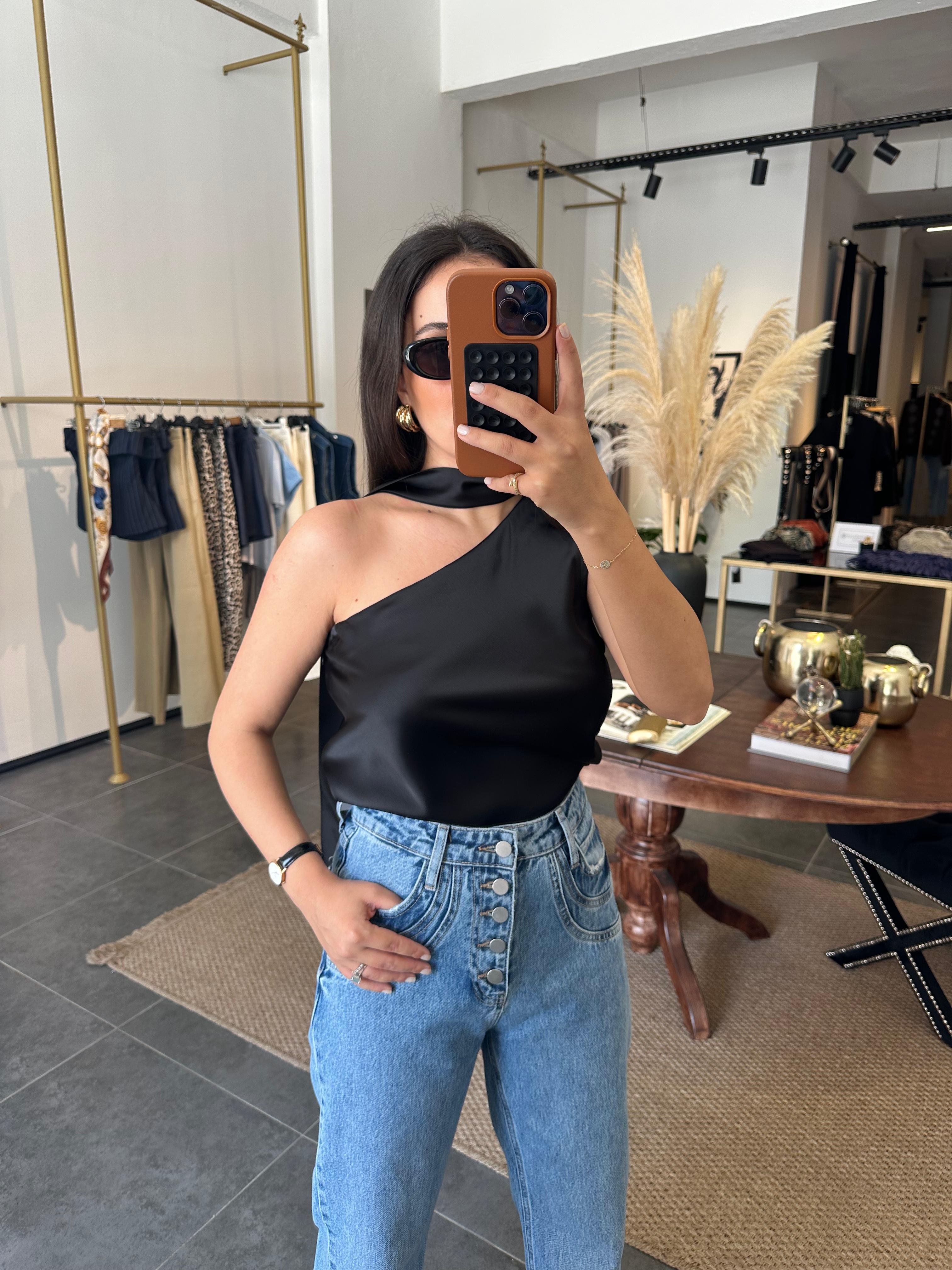2853 Siyah Saten Bluz