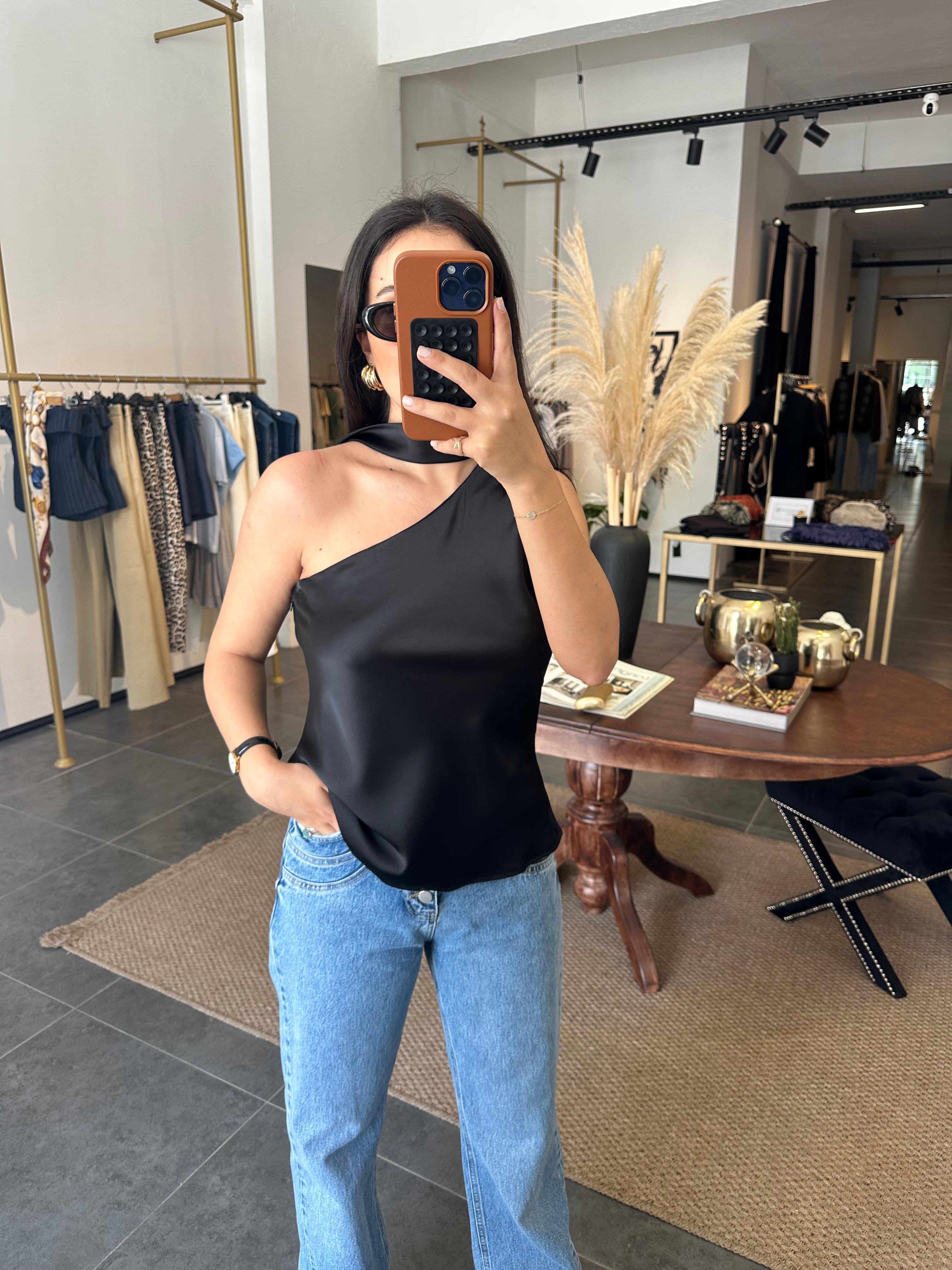 2853 Siyah Saten Bluz