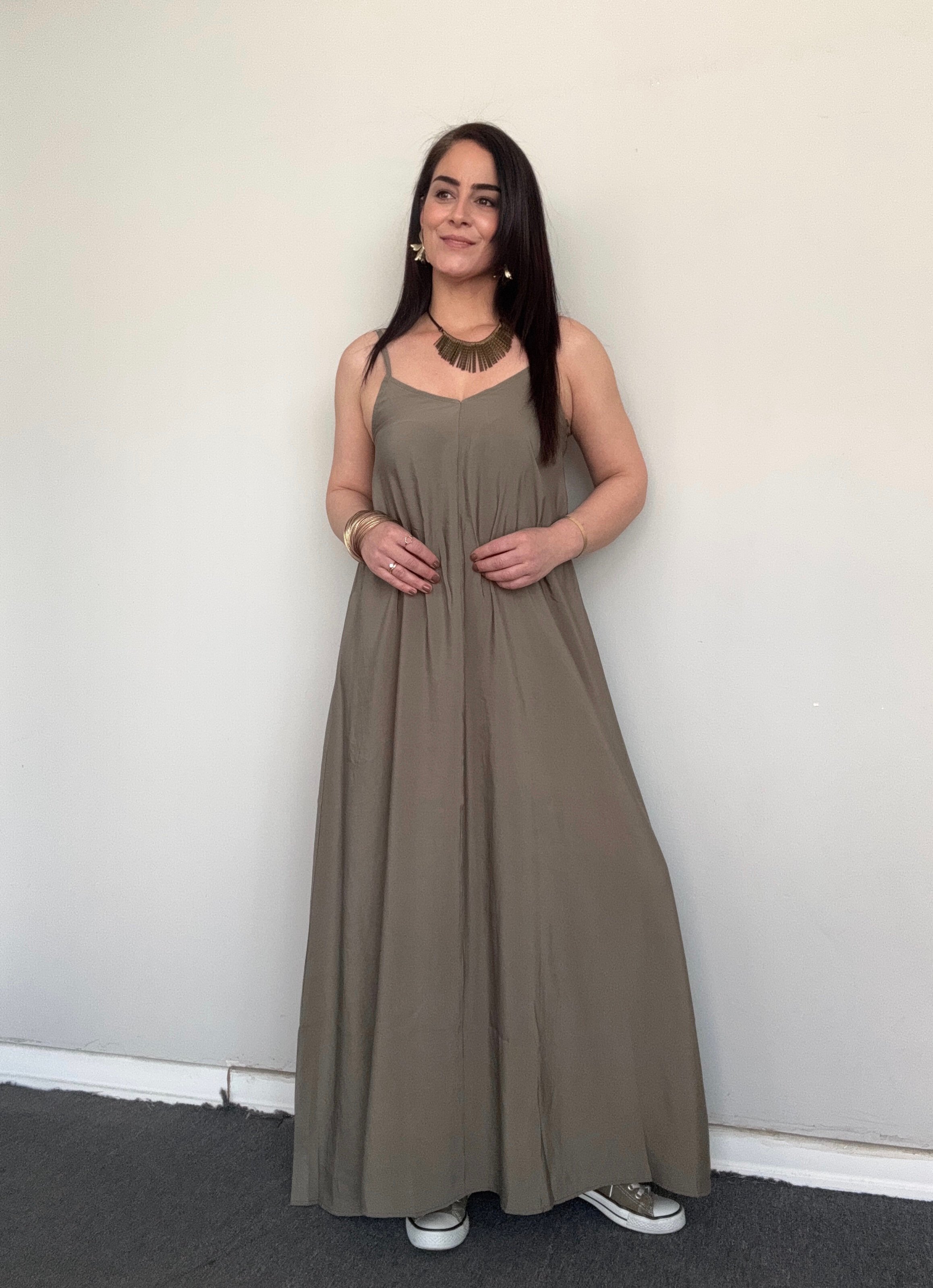 TENCEL KUMAŞ ASANSÖR ASKILI SALAŞ HAKİ ELBİSE