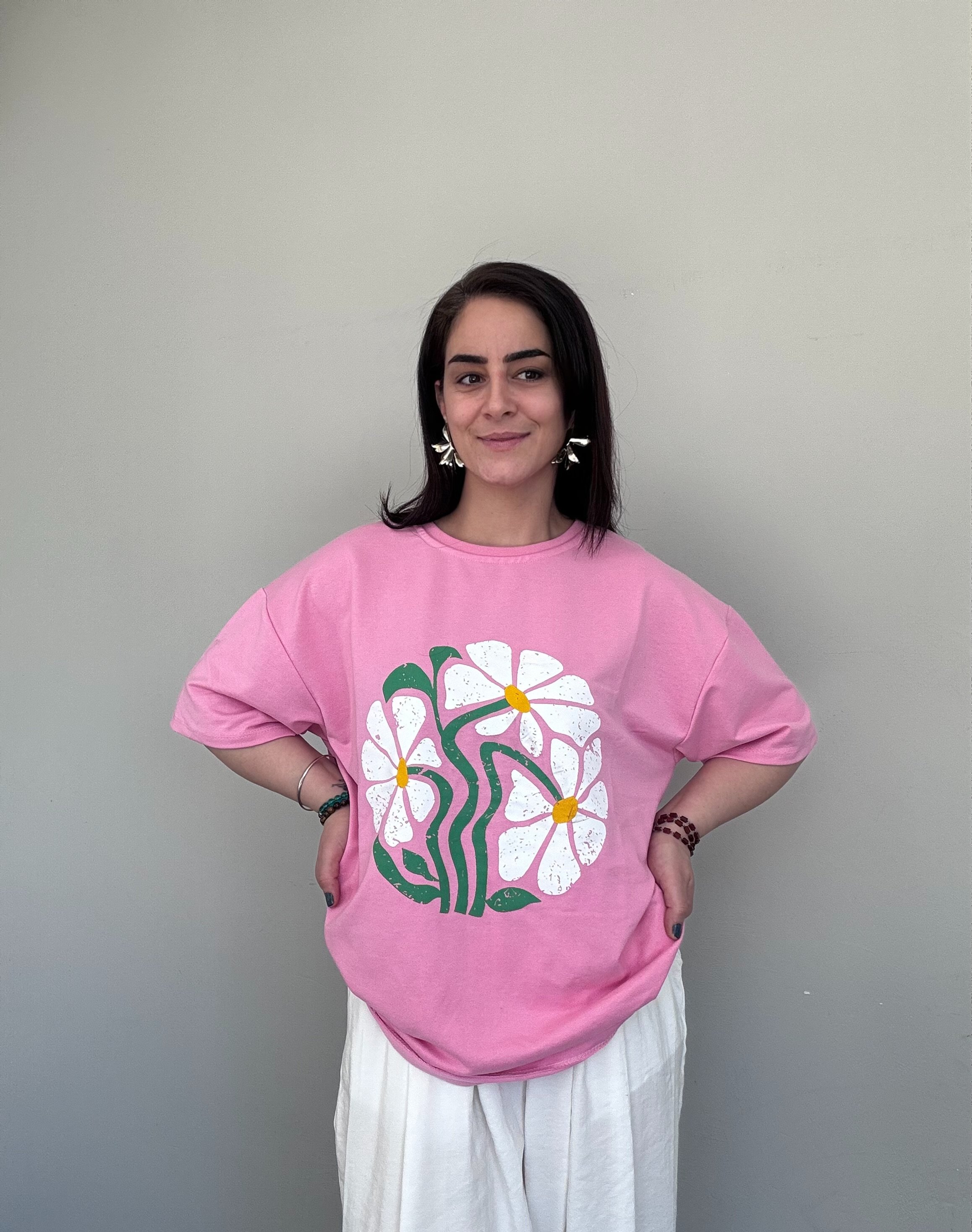 ÇİÇEK BASKILI BİSİKLET YAKA OVERSİZE PEMBE TSHİRT