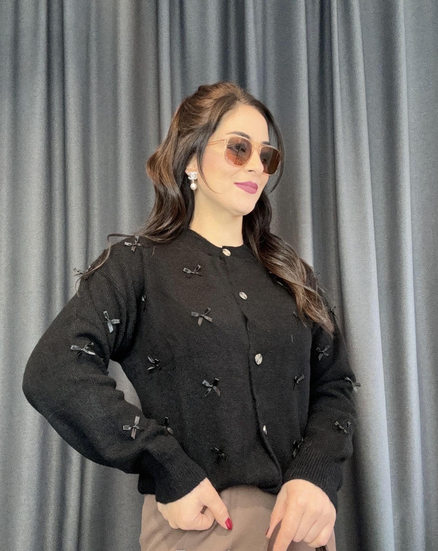 SİYAH FİYONK DETAYLI YUMOŞ HIRKA