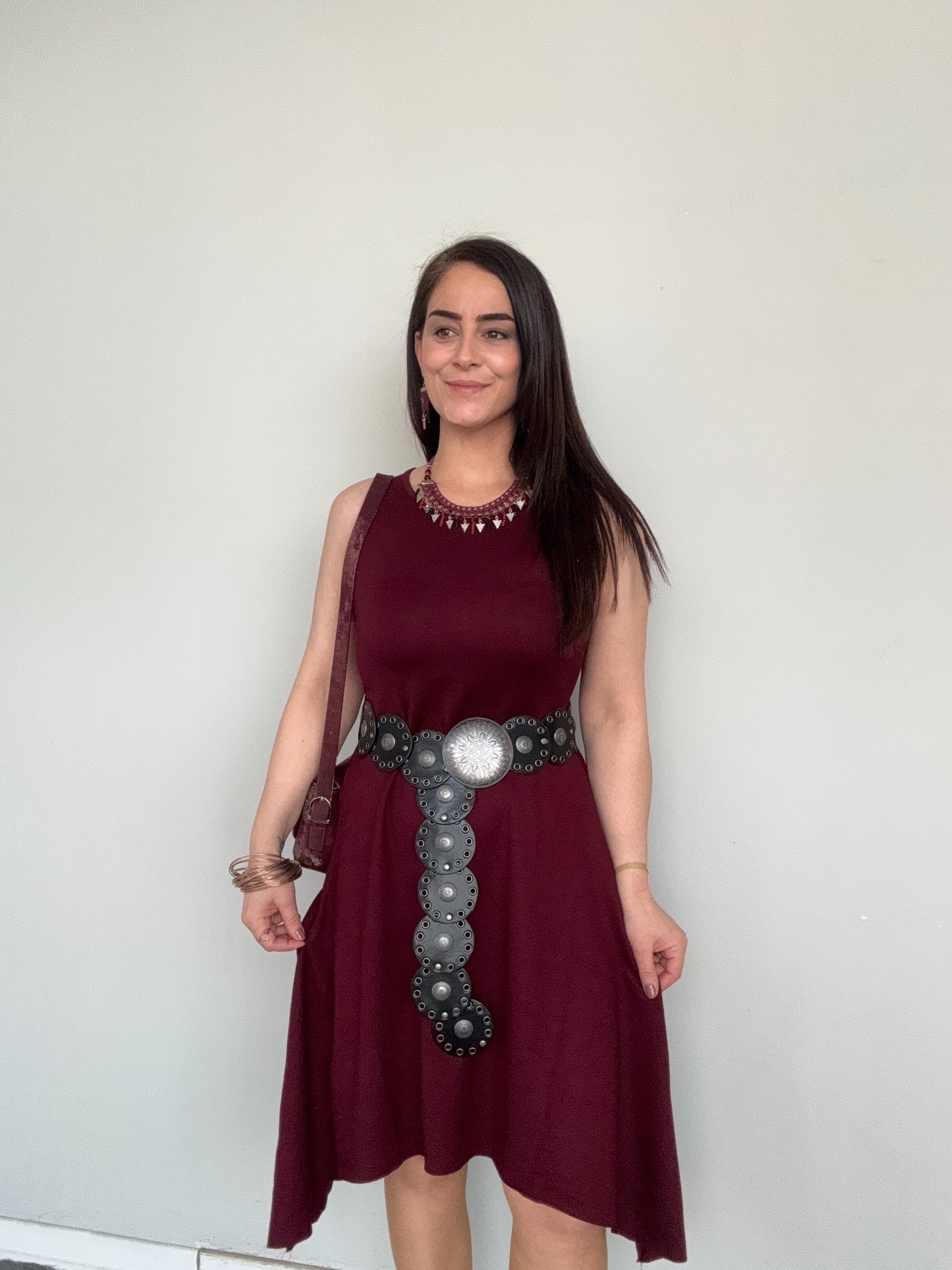 ASİMETRİK KESİM LİKLARI BORDO ELBİSE
