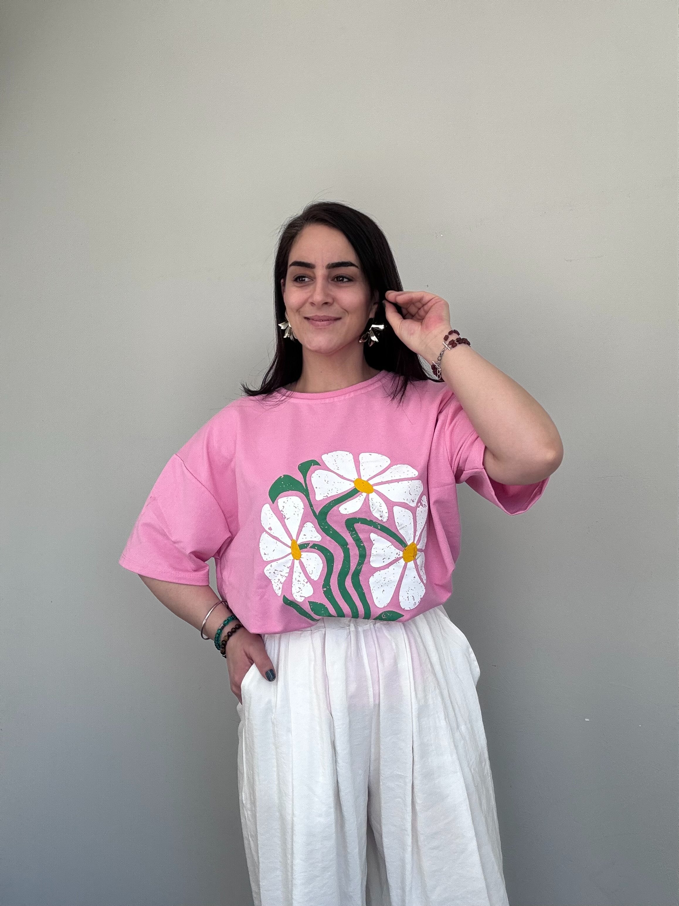 ÇİÇEK BASKILI BİSİKLET YAKA OVERSİZE PEMBE TSHİRT