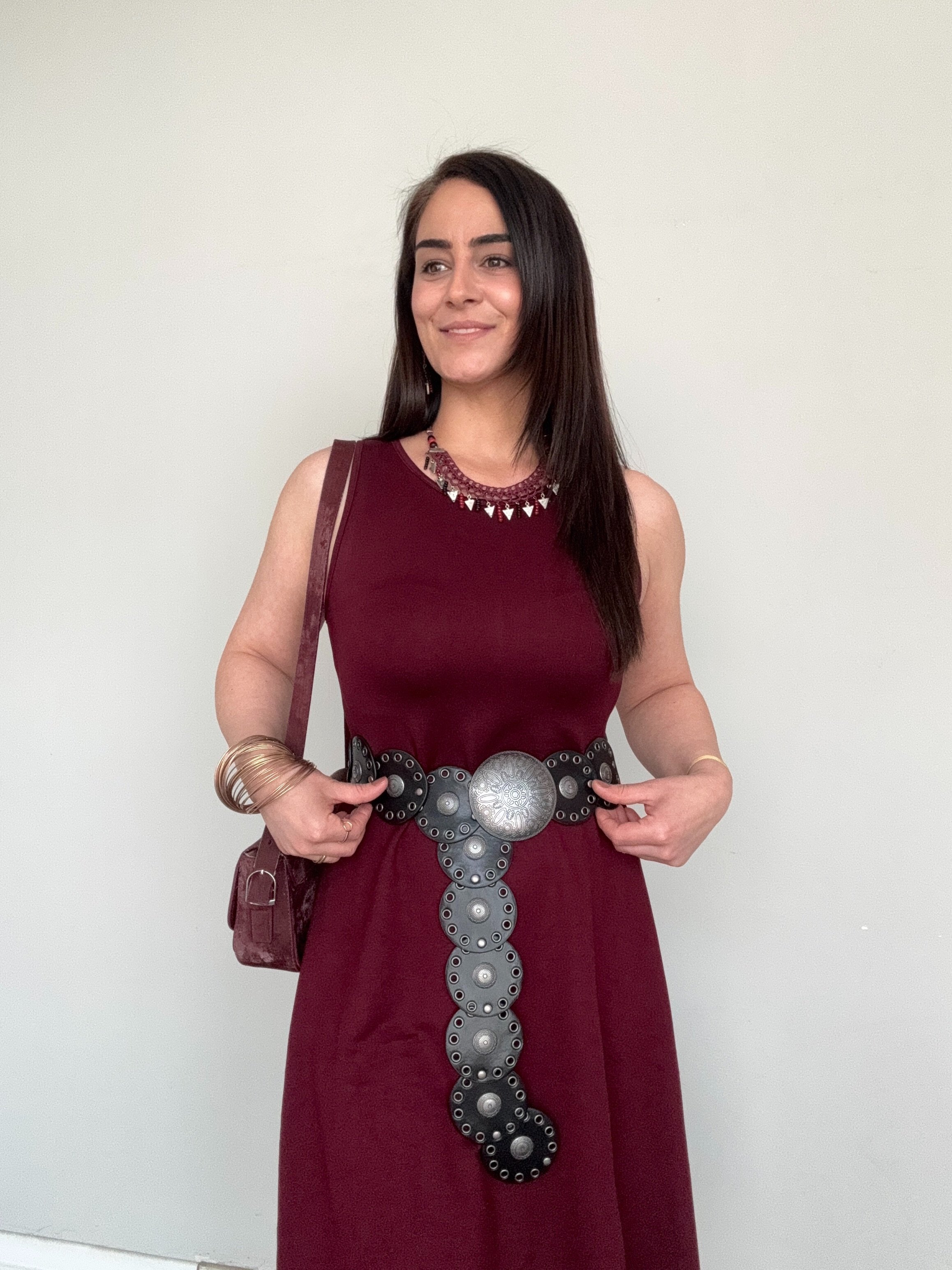 ASİMETRİK KESİM LİKLARI BORDO ELBİSE