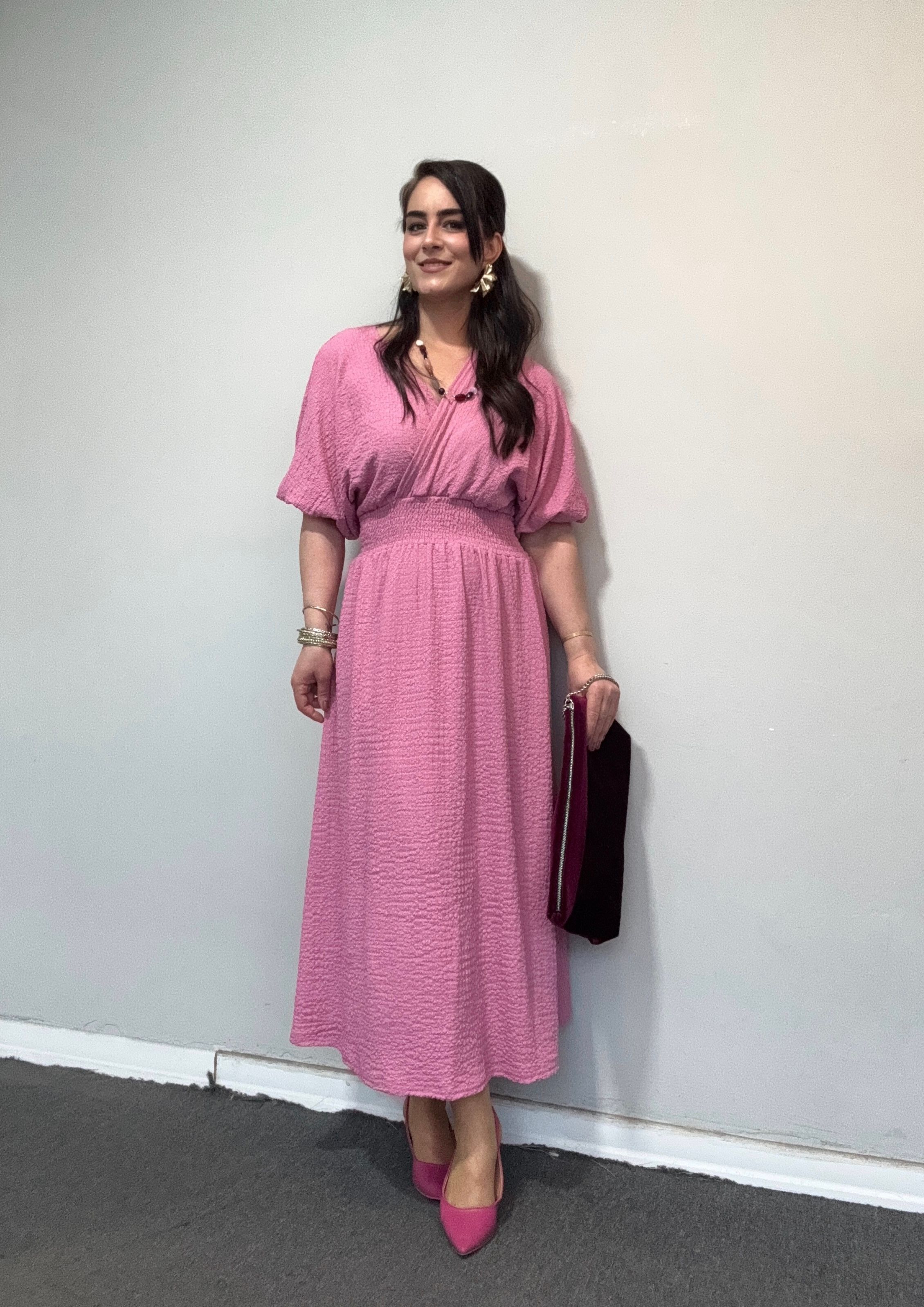 KRUVAZE YAKA BELİ LASTİKLİ PEMBE ELBİSE