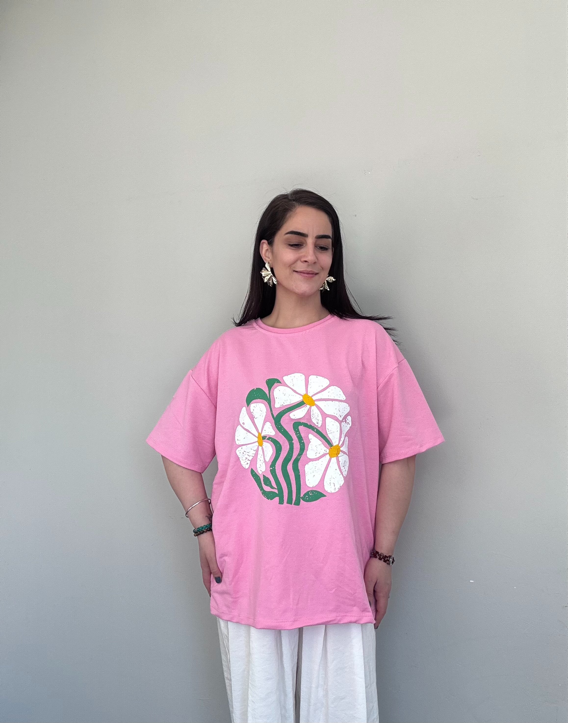ÇİÇEK BASKILI BİSİKLET YAKA OVERSİZE PEMBE TSHİRT
