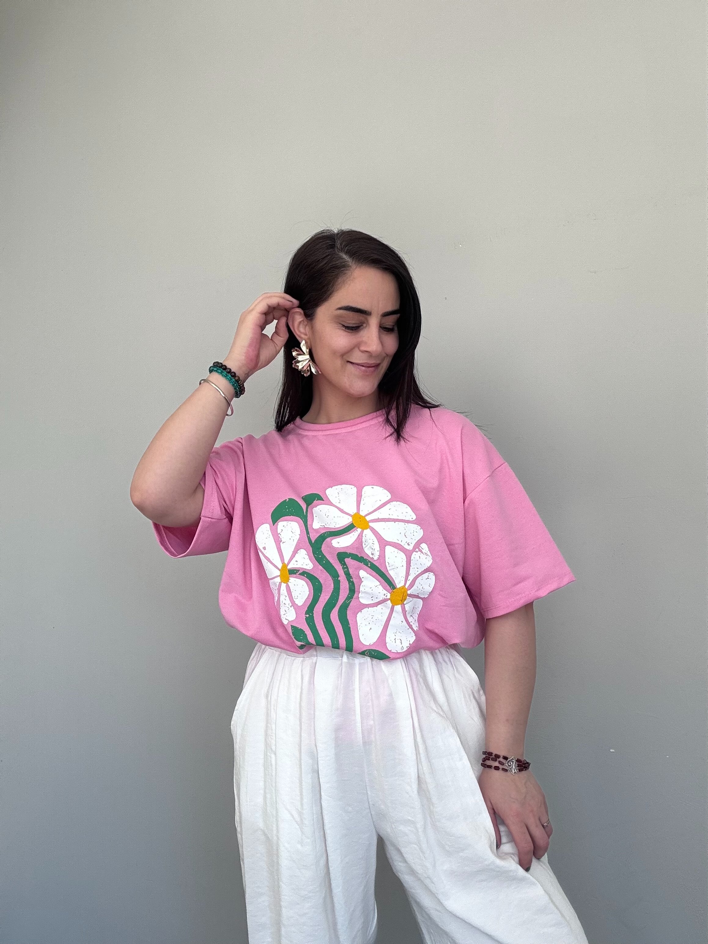 ÇİÇEK BASKILI BİSİKLET YAKA OVERSİZE PEMBE TSHİRT