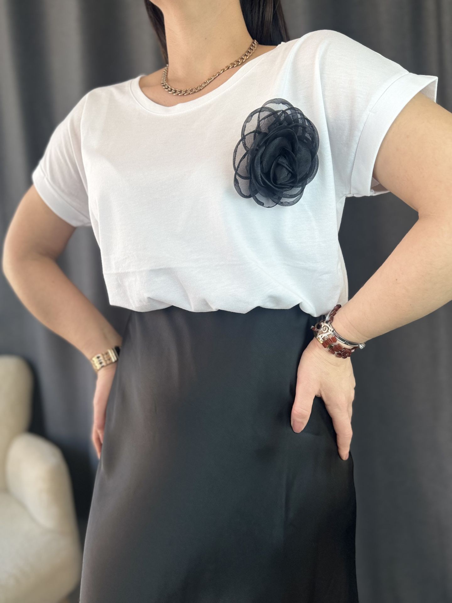 Siyah Gül Tasarım Beyaz T-shirt