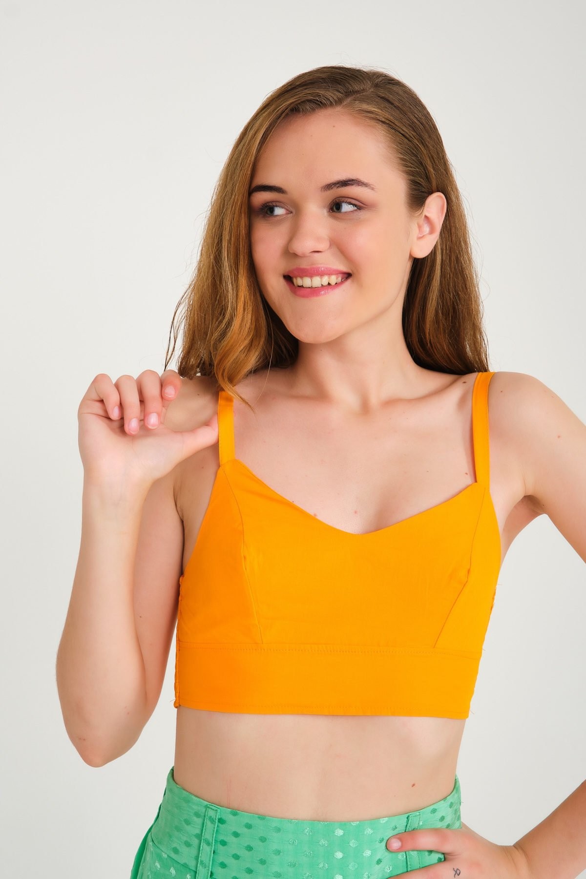 Kadın Arkadan Lastkli Askılı turuncu crop bluz
