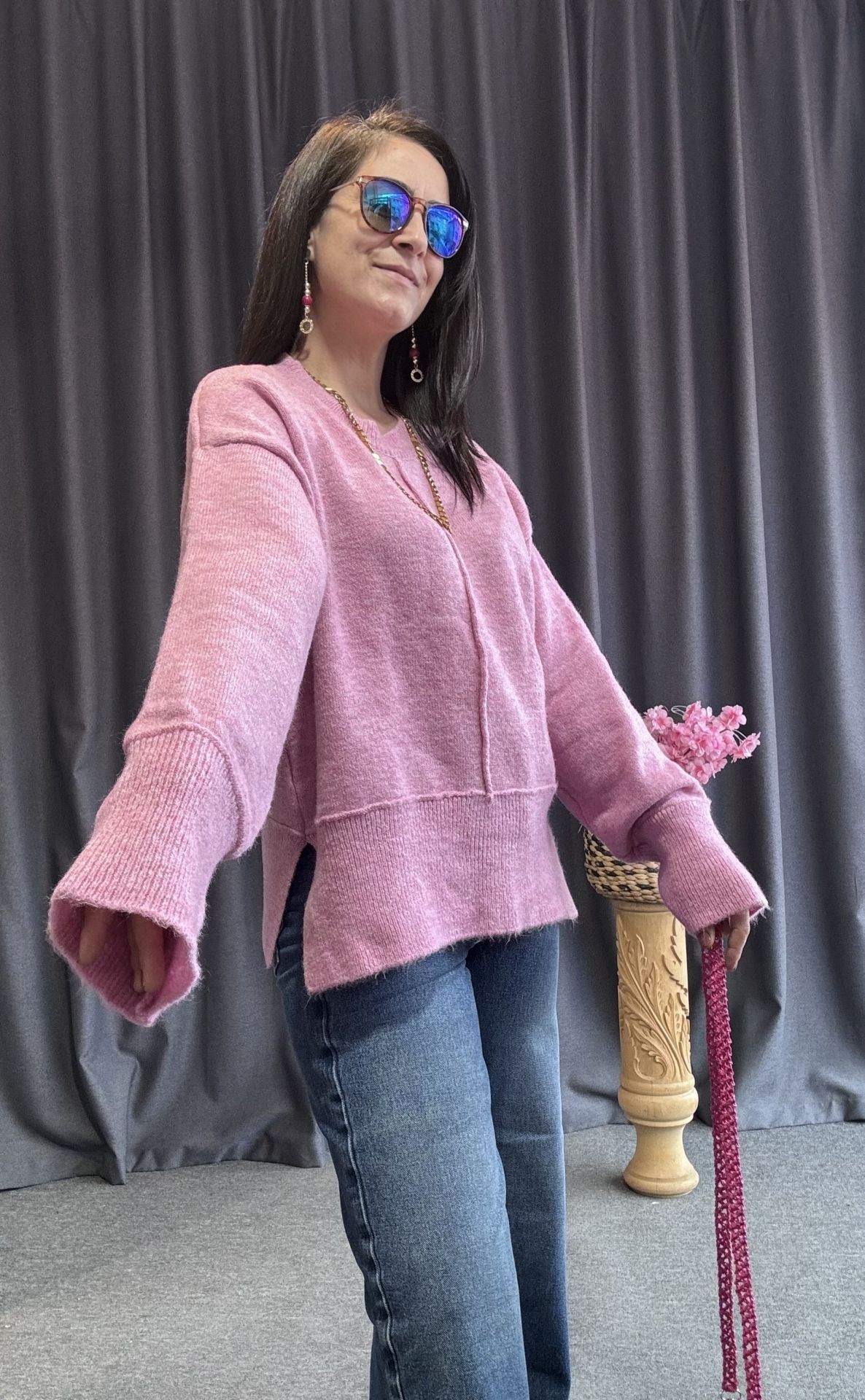 Pembe  yırtmaç detaylı yumoş kazak