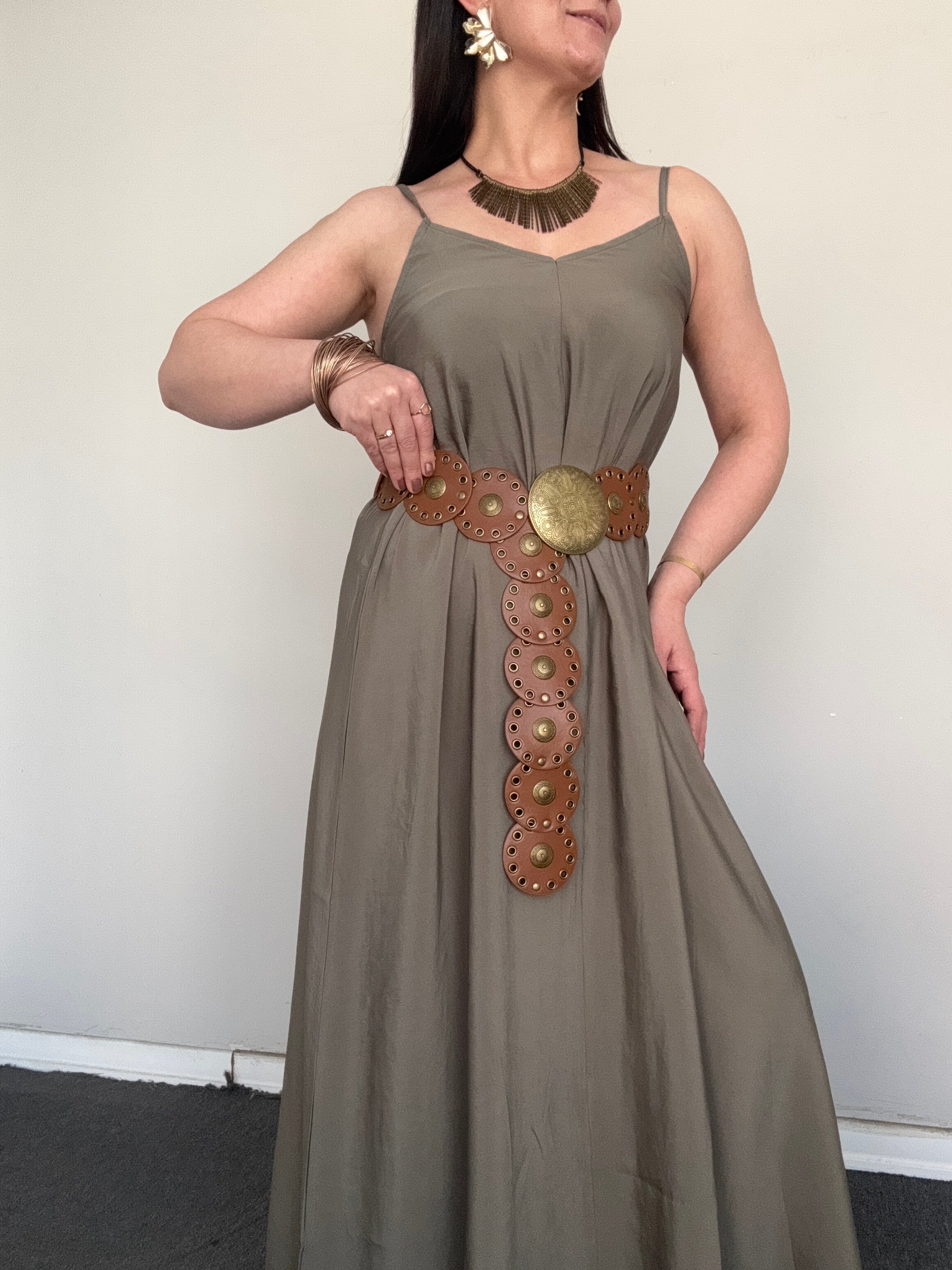TENCEL KUMAŞ ASANSÖR ASKILI SALAŞ HAKİ ELBİSE