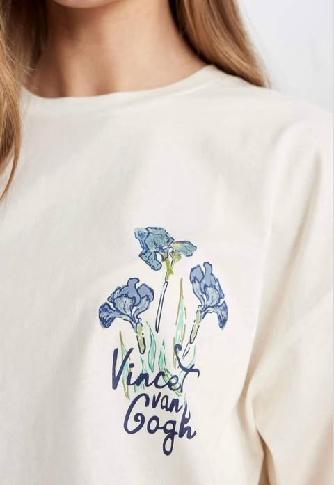 çiçekli tshirt