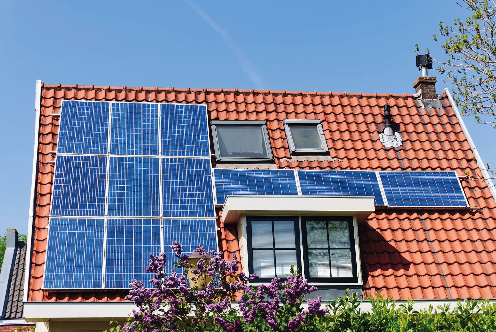 Güneş Panelleri ile Evde Elektrikli Araç Şarjı Nasıl Yapılır?