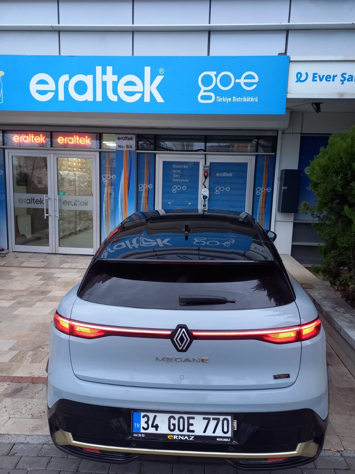 Renault Megane E-Tech ve Zoe Elektrikli Araç Ne Kadar Sürede Şarj Olur? Maliyeti Nedir?