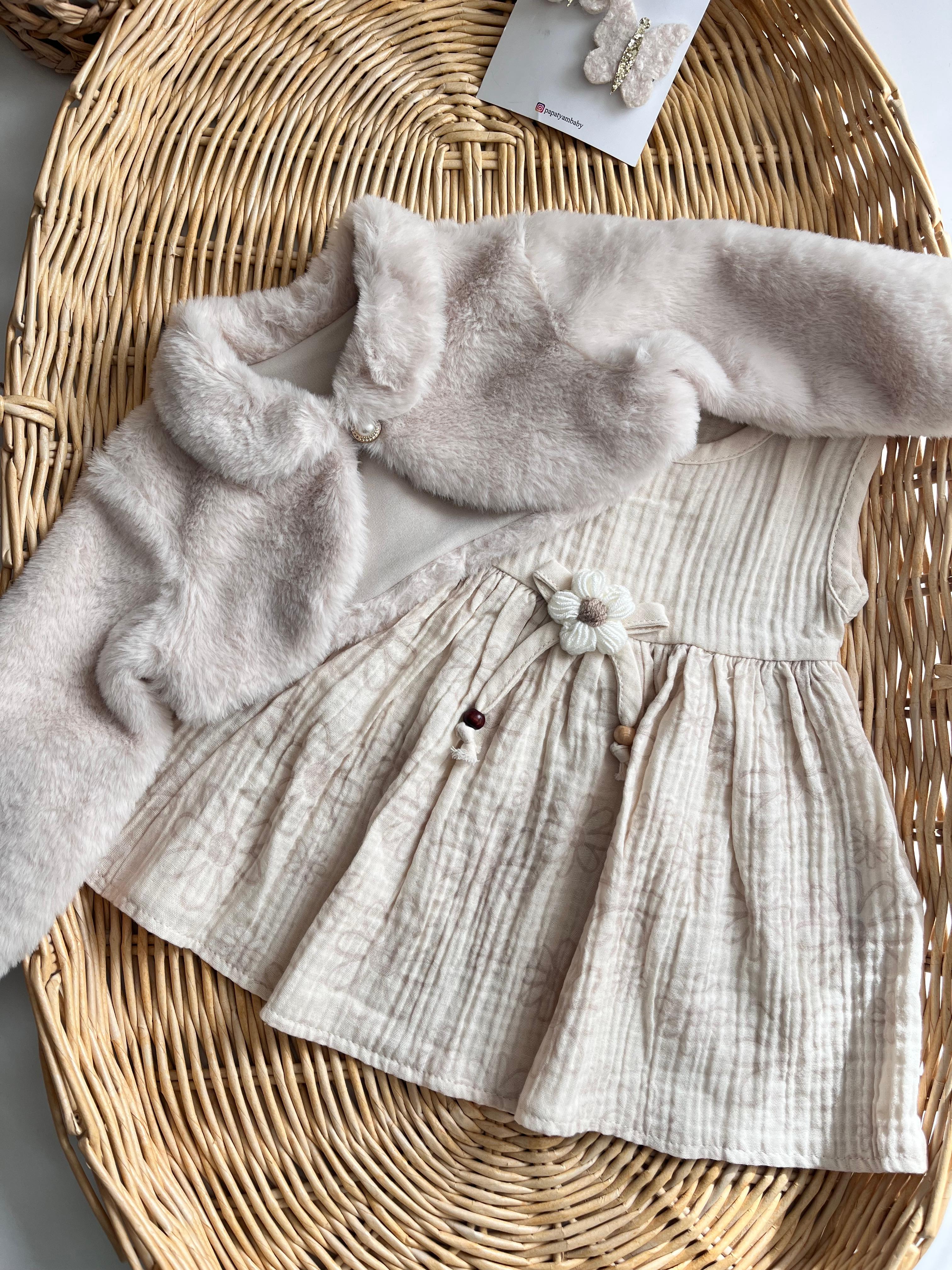 Peluş Yelekli Örgü Çiçek Detay Müslin Elbise Krem