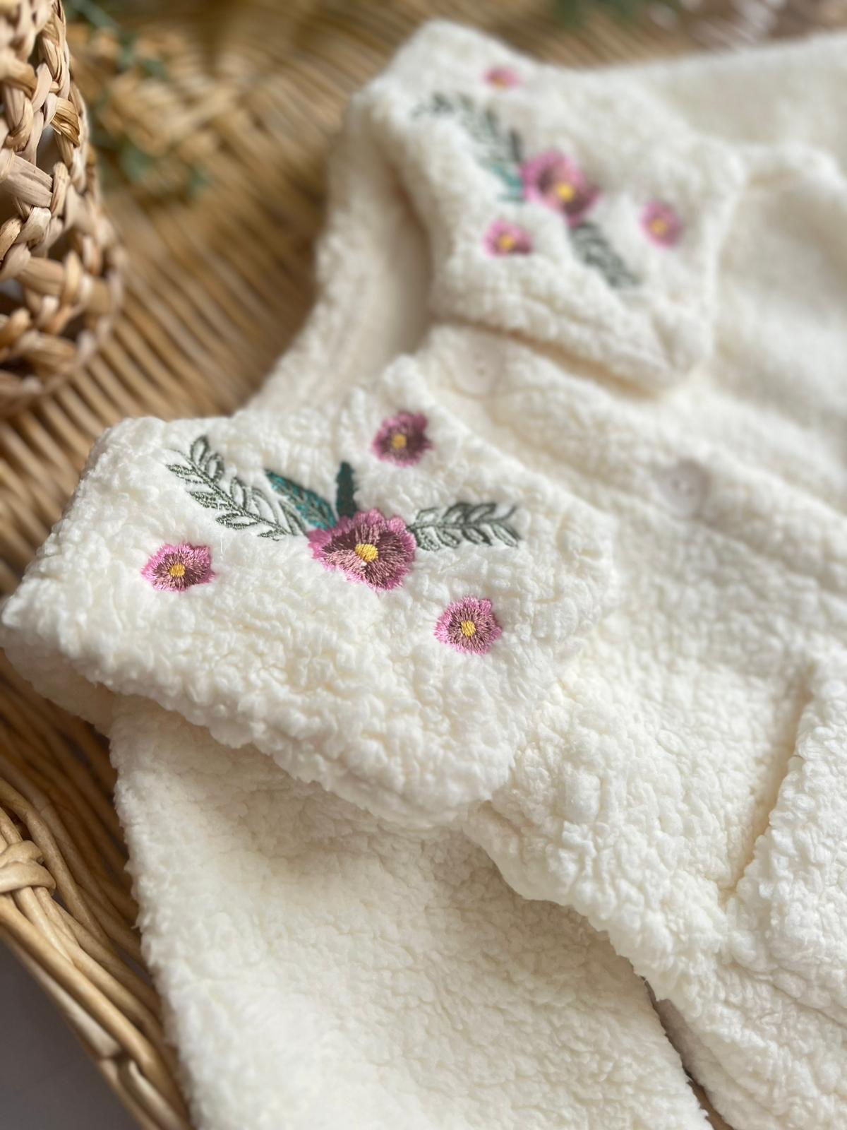 Çiçek Yaka Nakışlı Peluş Ceket Ekru