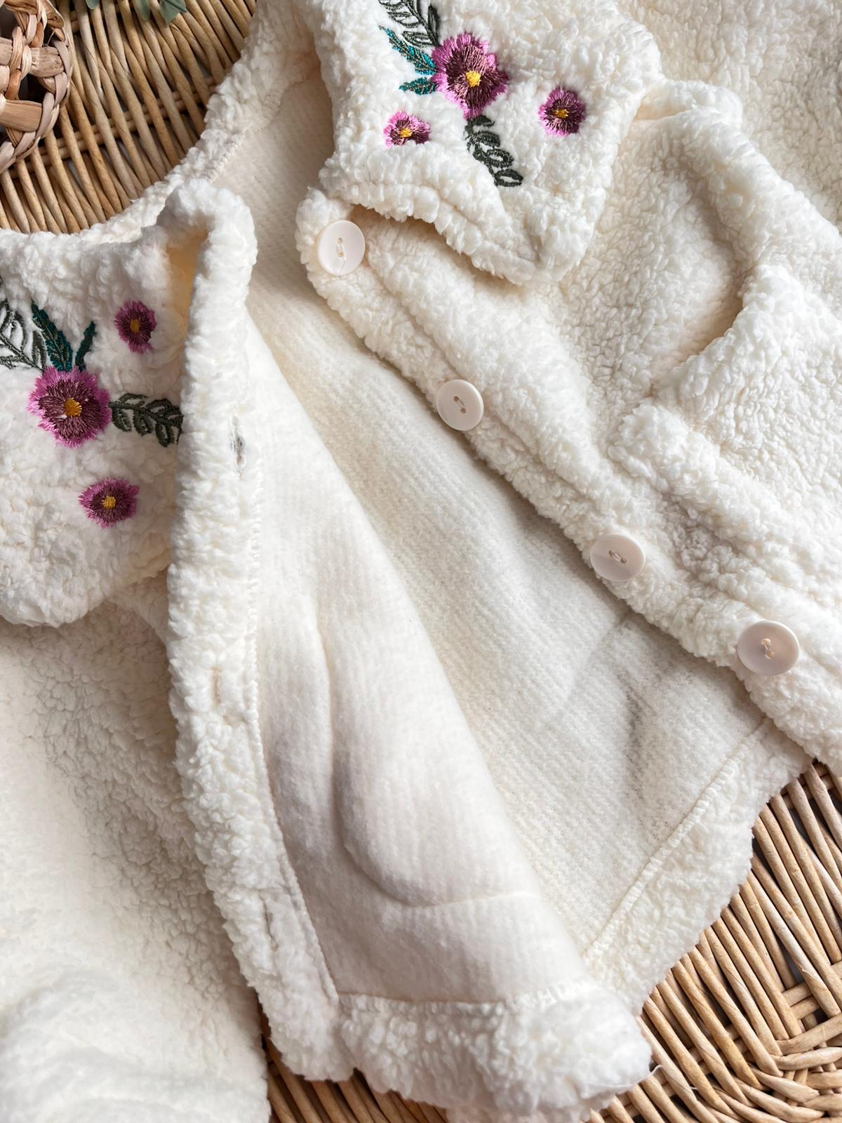 Çiçek Yaka Nakışlı Peluş Ceket Ekru